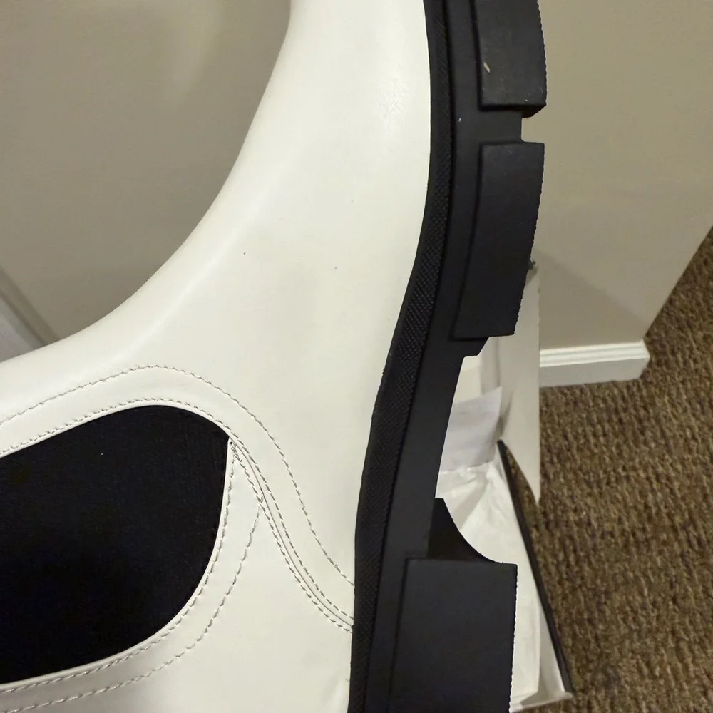 NWT Nine West Womens Abra3 Chelsea Boot White Sz 12 Faux Leather Lug Sole